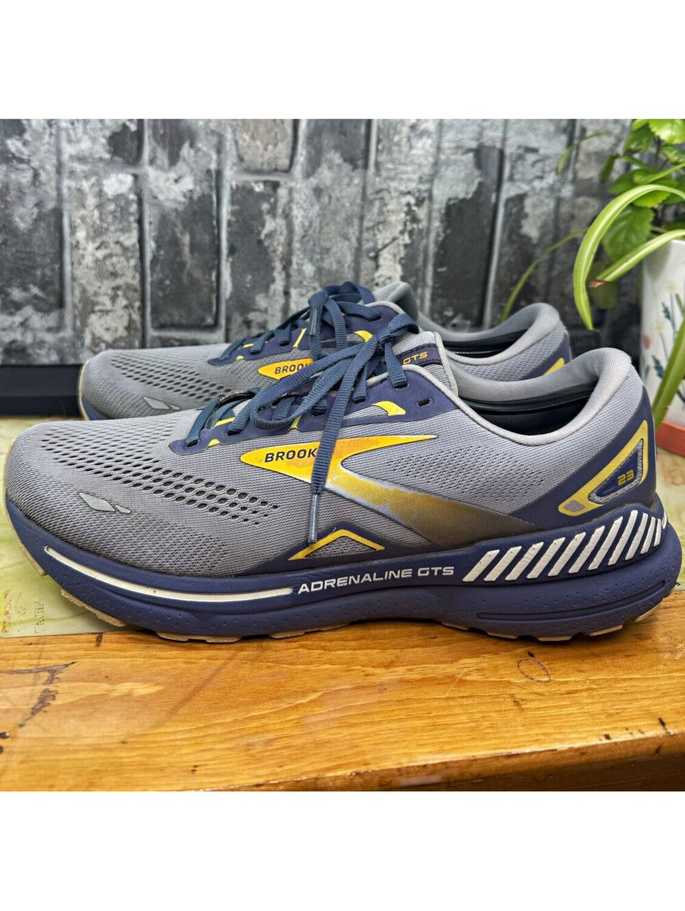 Brooks Adrenaline GTS 23 Gray/Blue/Yellow Solid Low Top Lace-Up Men's Sneaker